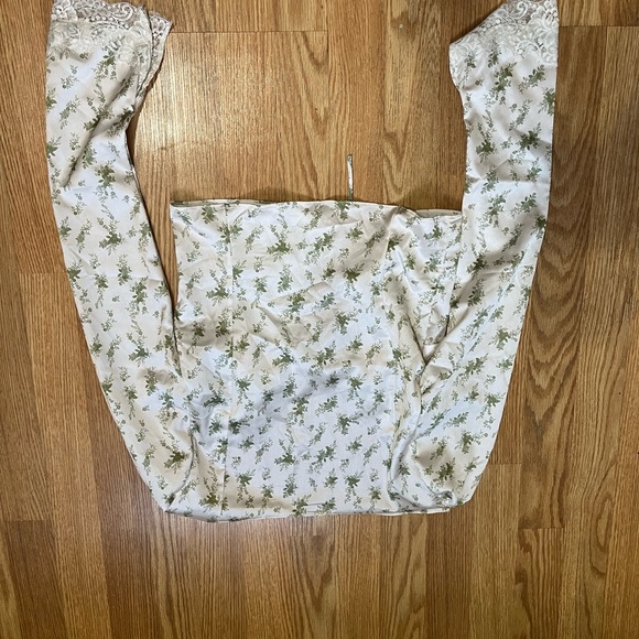 House of CB CLARISSA Top in Garden Print Size Small - Picture 7 of 10